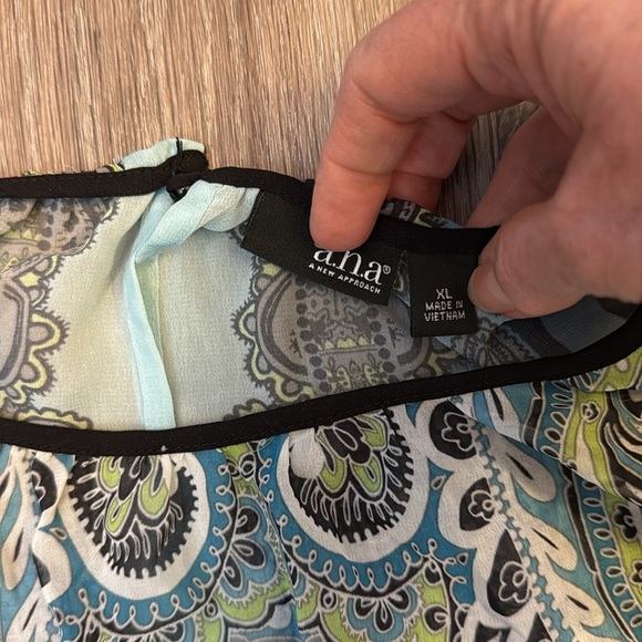 ANA sheer tanks. Set of 2 Perfect for layering. - Picture 3 of 7